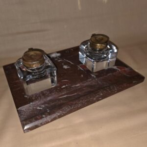 Encrier double sur marbre rouge