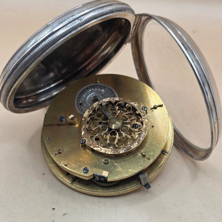 Montre oignon a décor de navire et de paysan – Image 4