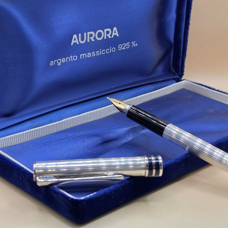 Stylo Aurora Marco Polo dans sa boite