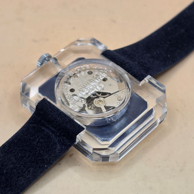 Montre Buler à heure sautante avec mouvement visible bleu – Image 4